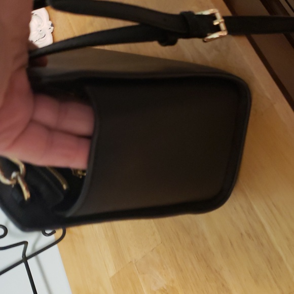 Michael Michael Kors Messenger/Crossbody Bag Selma 9x7.      (#73) - Picture 10 of 13